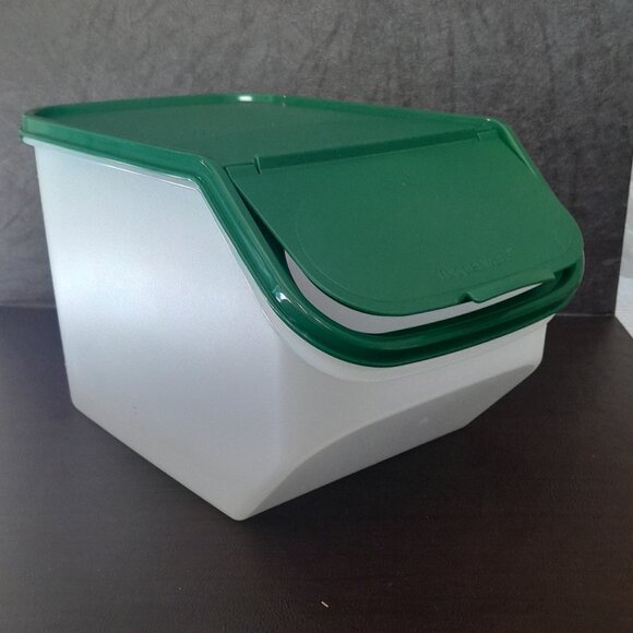 Tupperware Other - New Tupperware Access Mates, Medium size, Hunter Green
